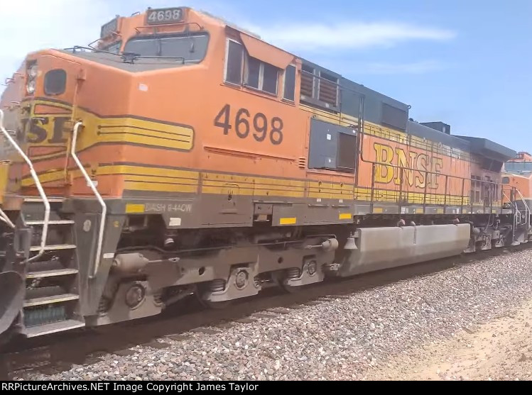 BNSF 4698